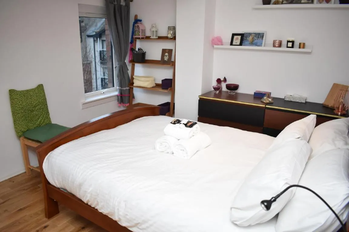 Chapel Lane - Charming Modern One Bed Apartment At The Shore! Edinburgh